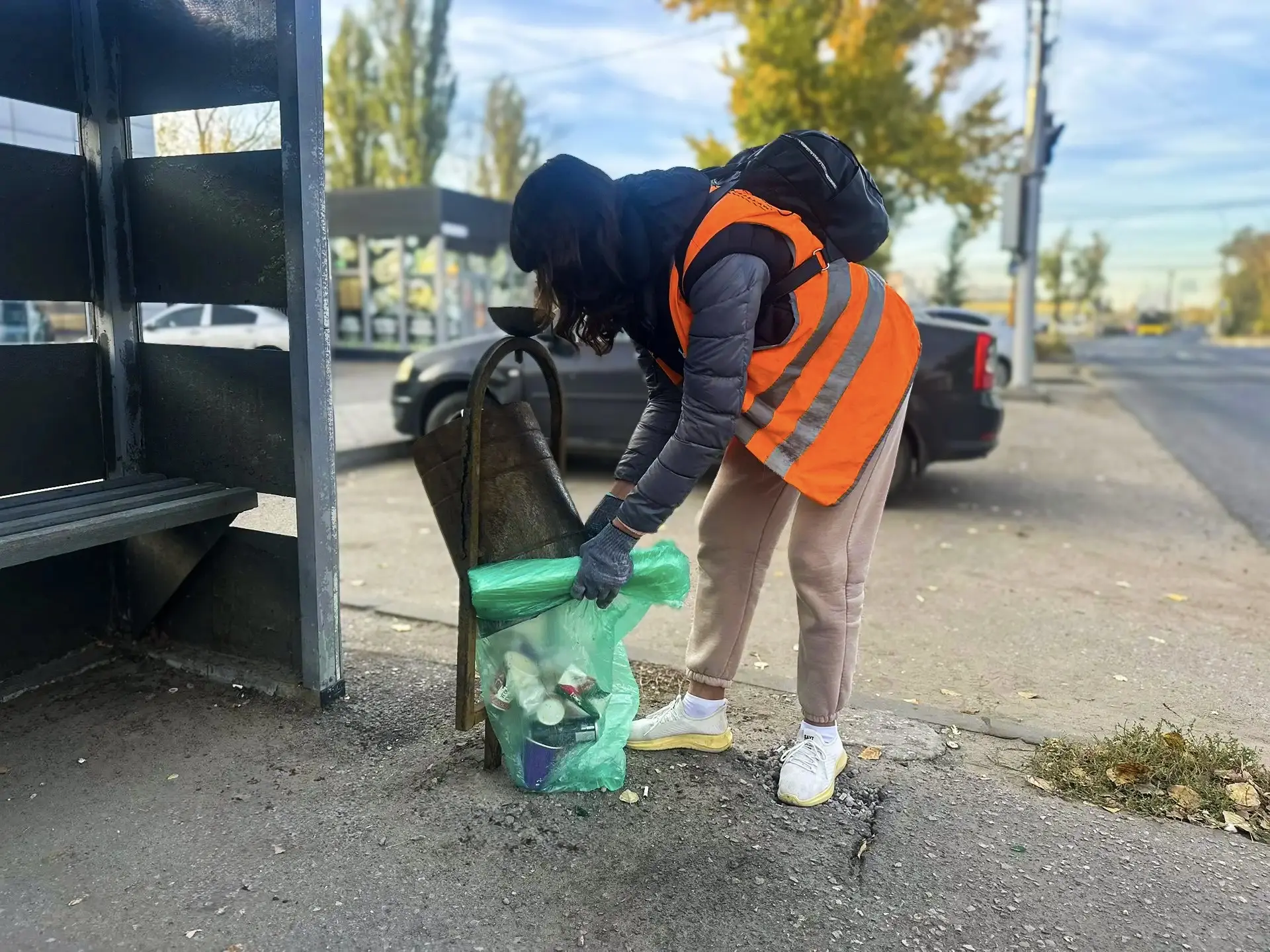 🔸 На улицах района выполняются работы по поддержанию чистоты и порядка