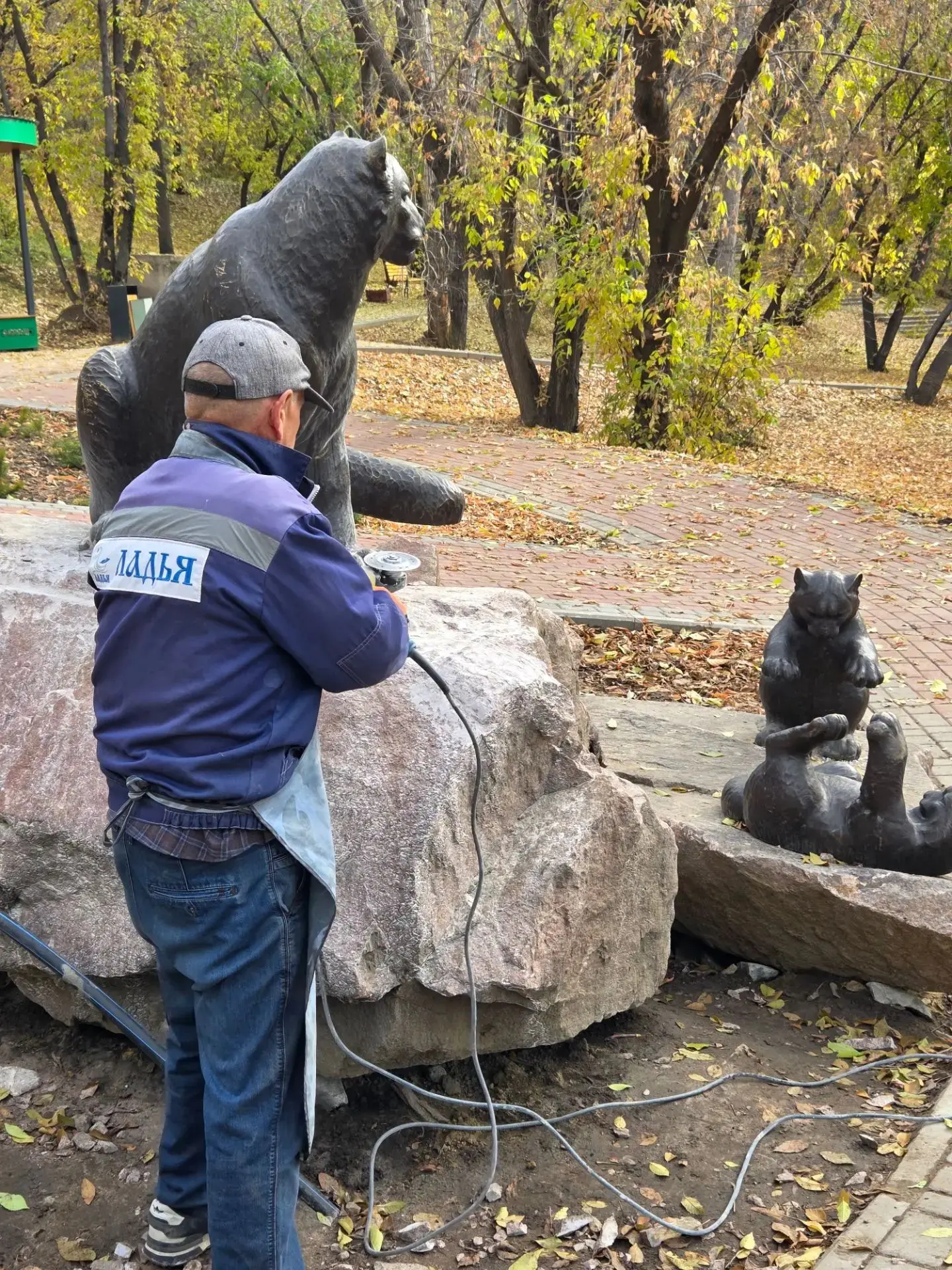 В парке Победы поселилась семья барсов