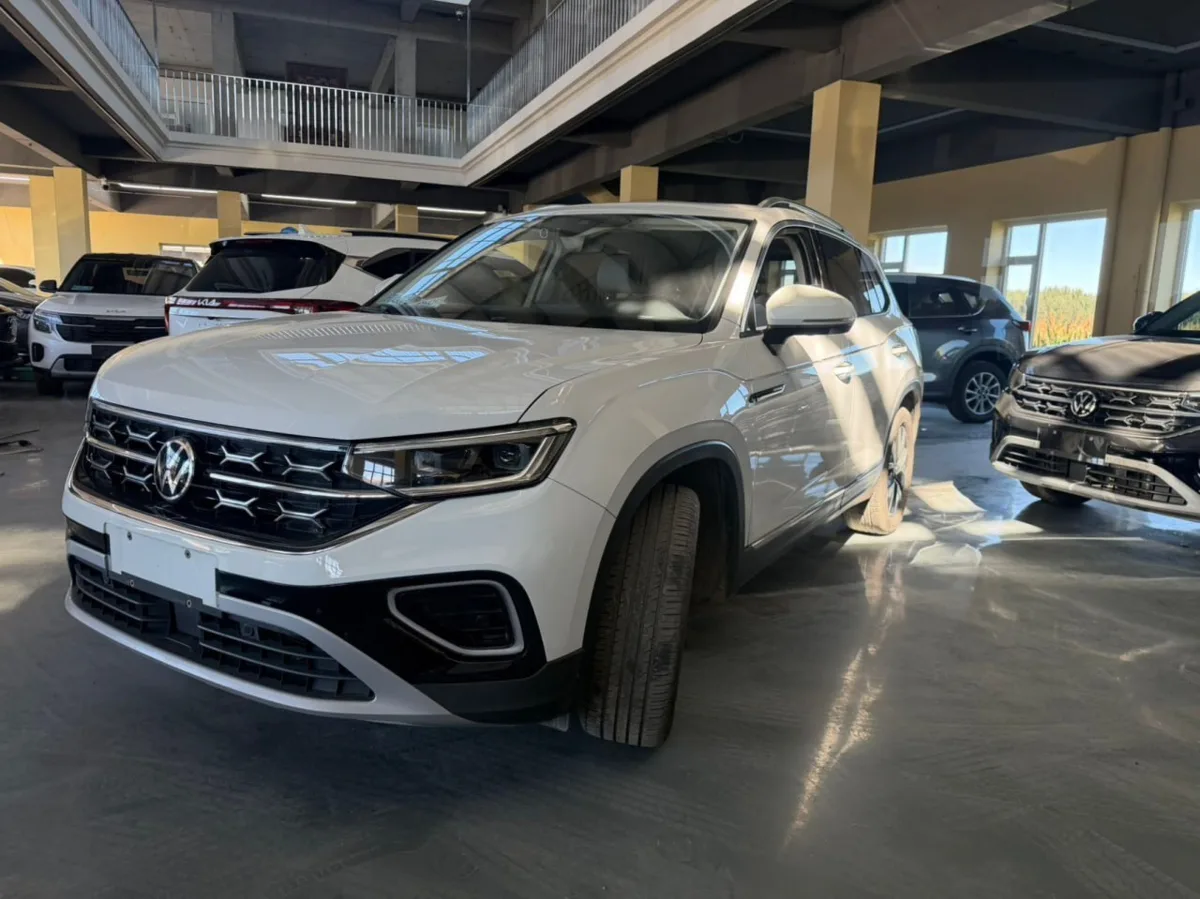 🇨🇳 Volkswagen Tayron 280TSI Plus 1.4 · 2022