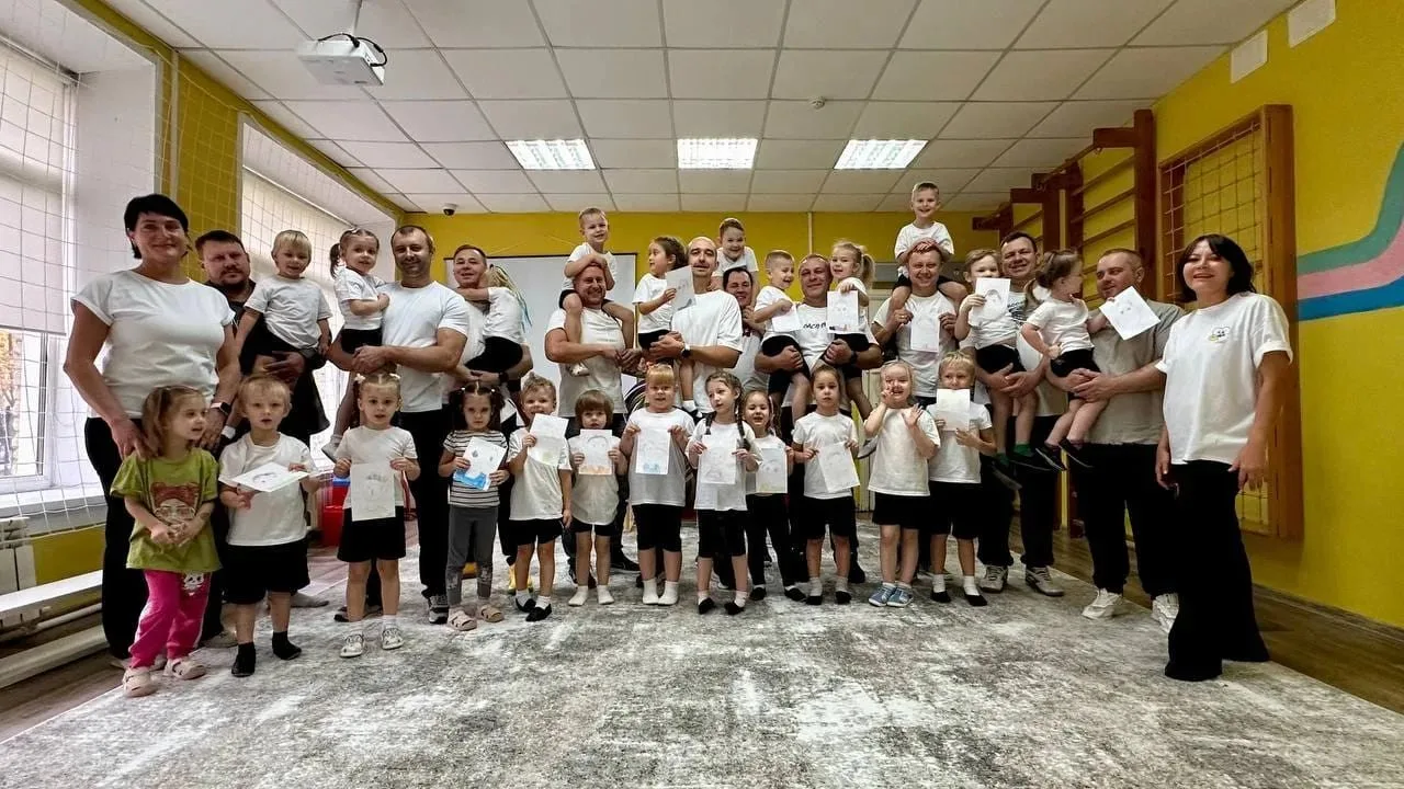 🏆В группе "Ромашка" в преддверии Дня Отца прошло спортивное развлечение  "Папа и я -лу...
