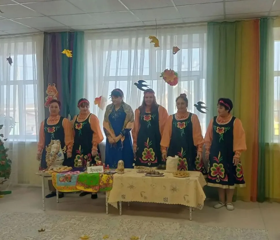 Әҗәкүл башлангыч мәктәбе коллективы 15 октябрь көнне 5 нче санлы балалар бакчасында "Ми...