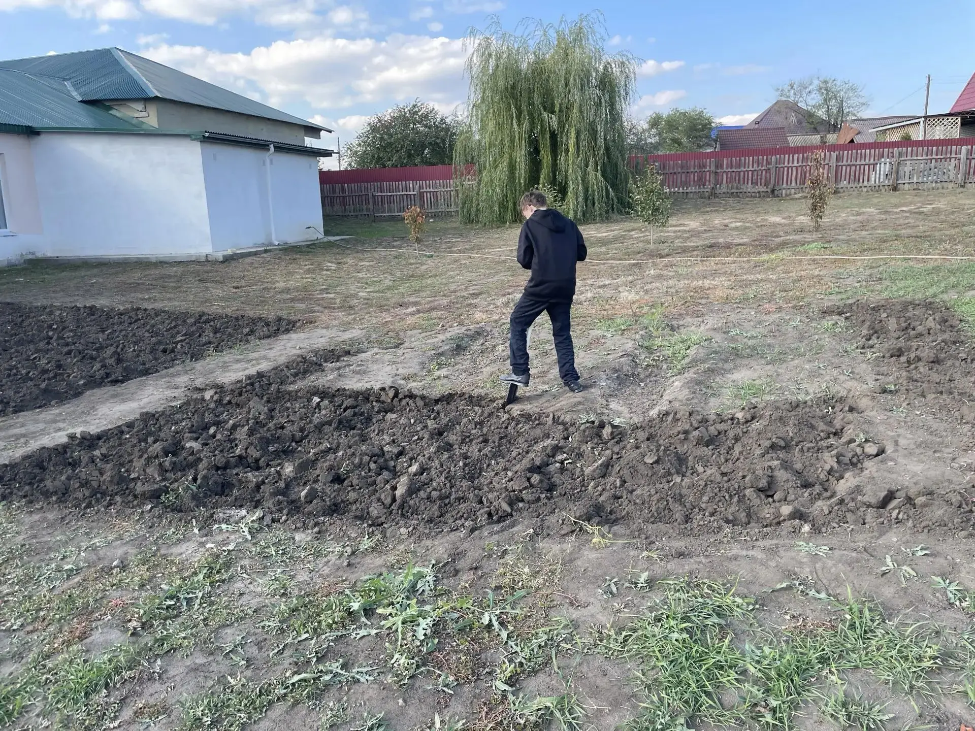 🍂 Готовим пришкольный участок к зиме: дружно и с заботой! 🍁