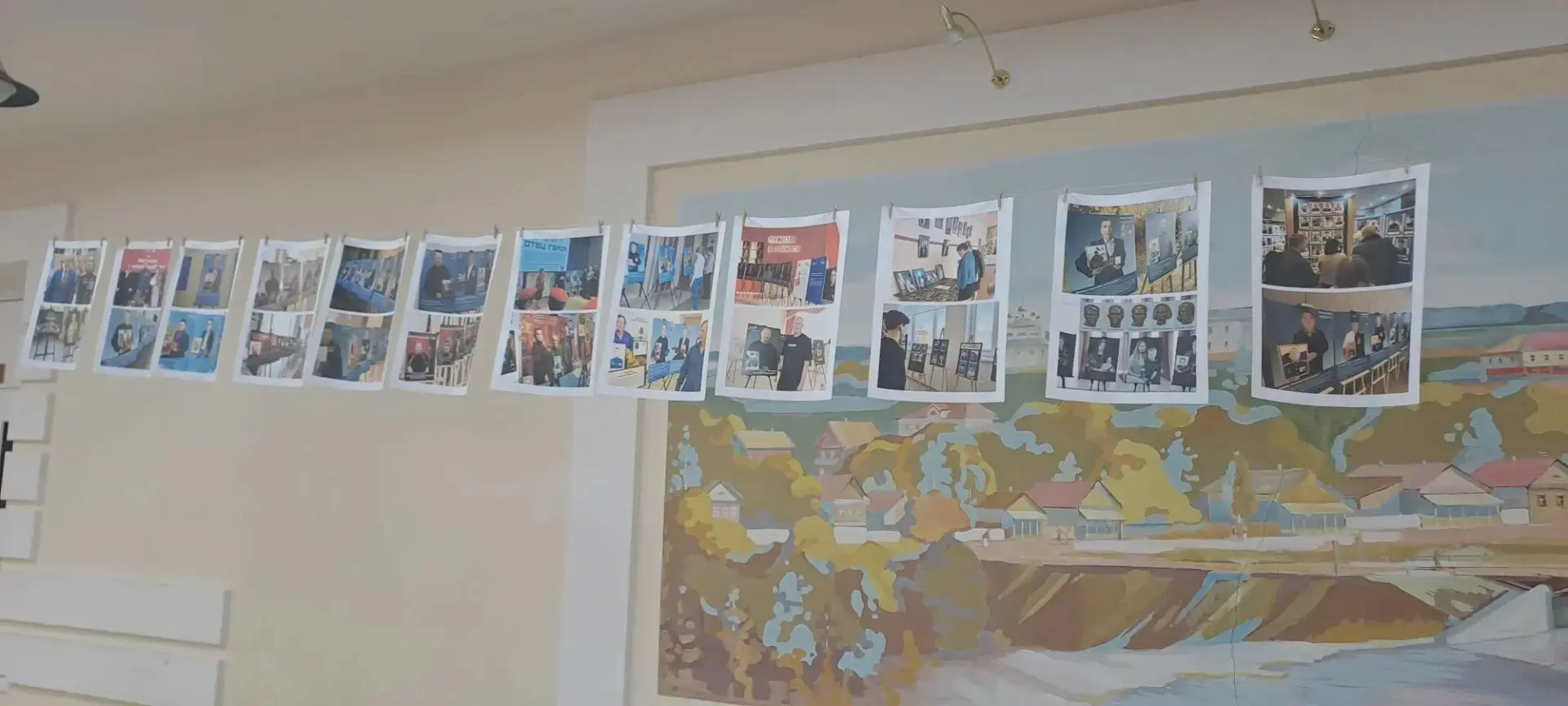 В фойе нашего Дома культуры открылась уникальная фотосушка «Отец героя»! 🏅📸