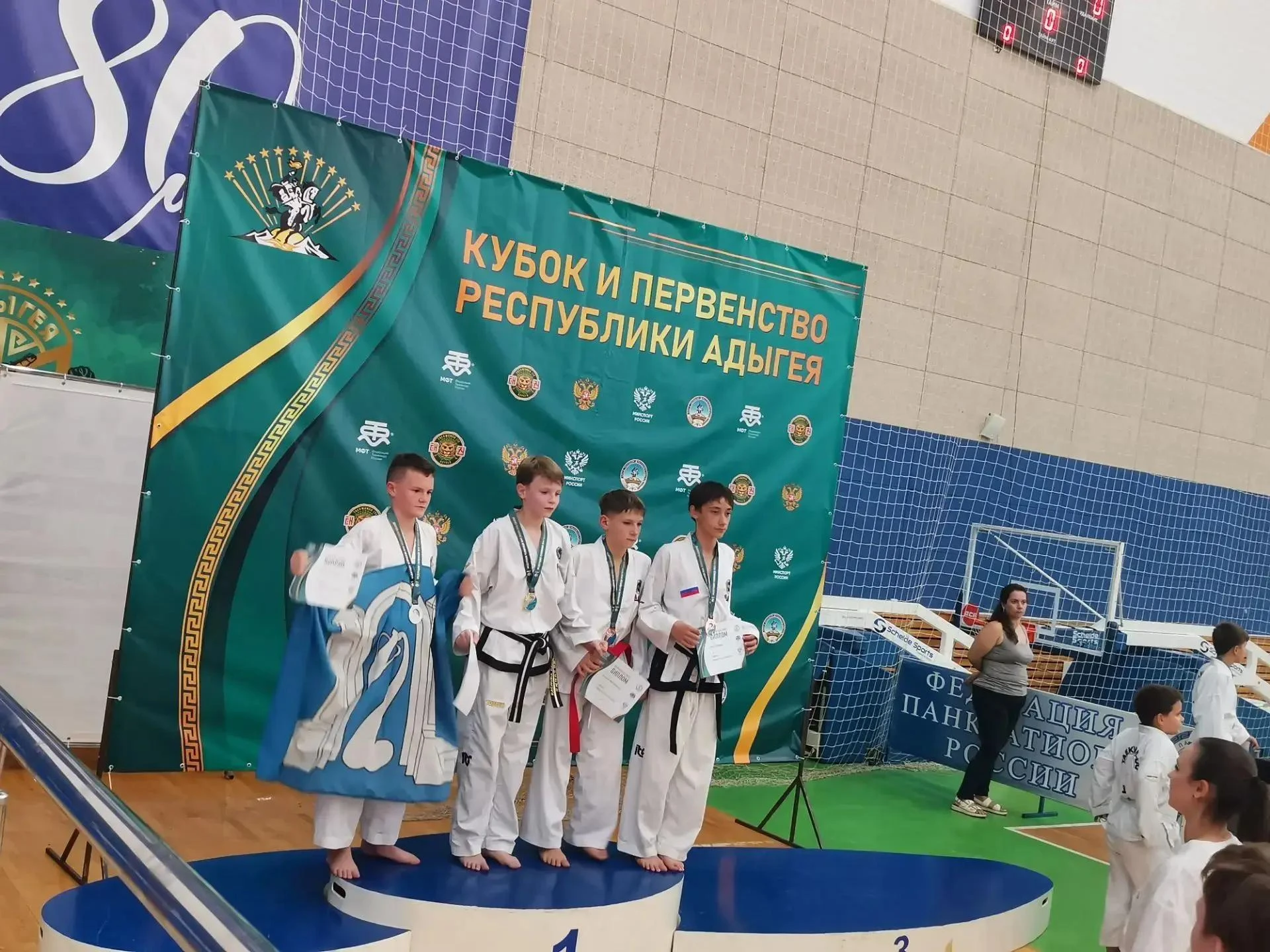 Учащиеся МАОУ СОШ №3 в составе команды ДЮСШ 1, под руководством Федотова В.В., Федотова...