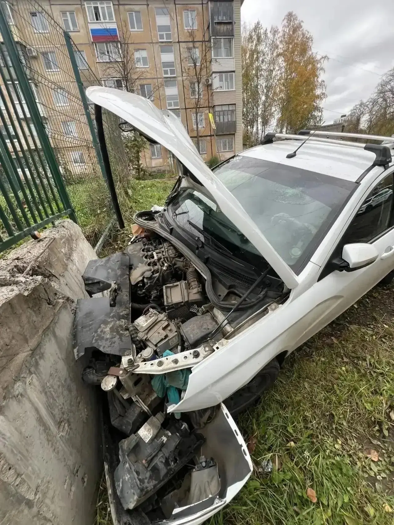 🚔 Пьяная езда и съезд с дороги: ДТП на ул. Буммашевской в Ижевске 🚔