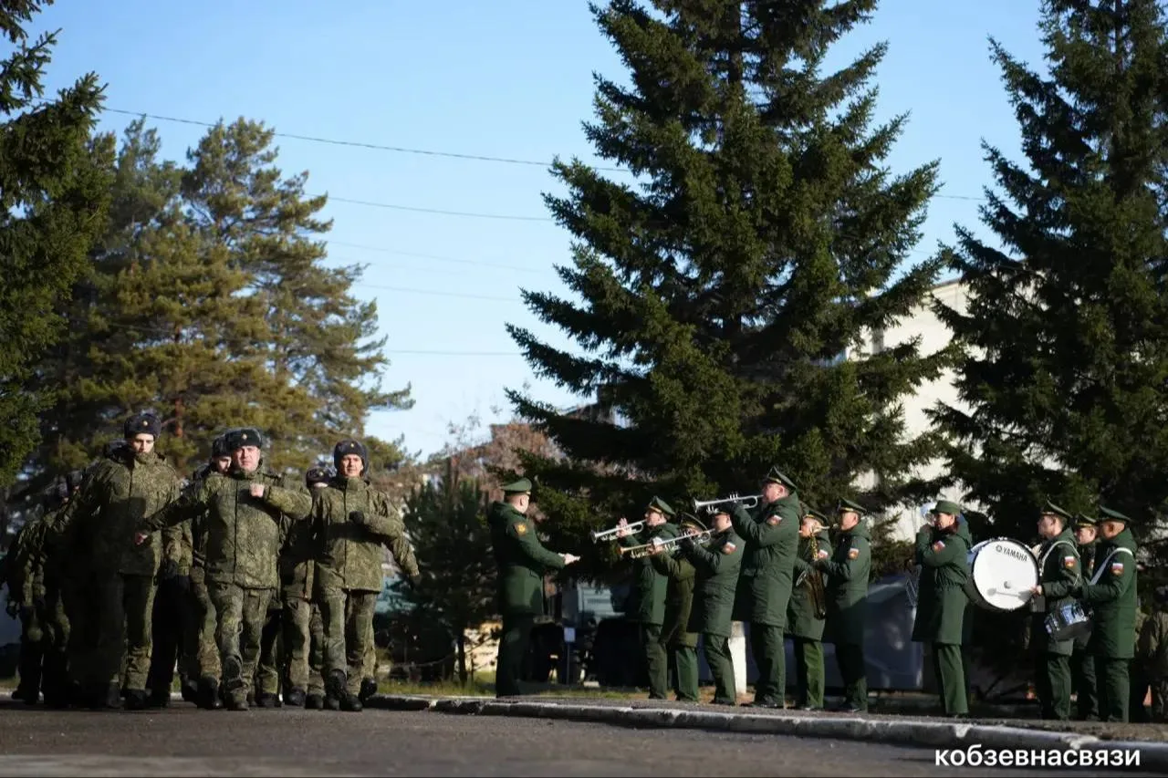 Более ста молодых жителей Иркутской области отправились к местам прохождения срочной сл...