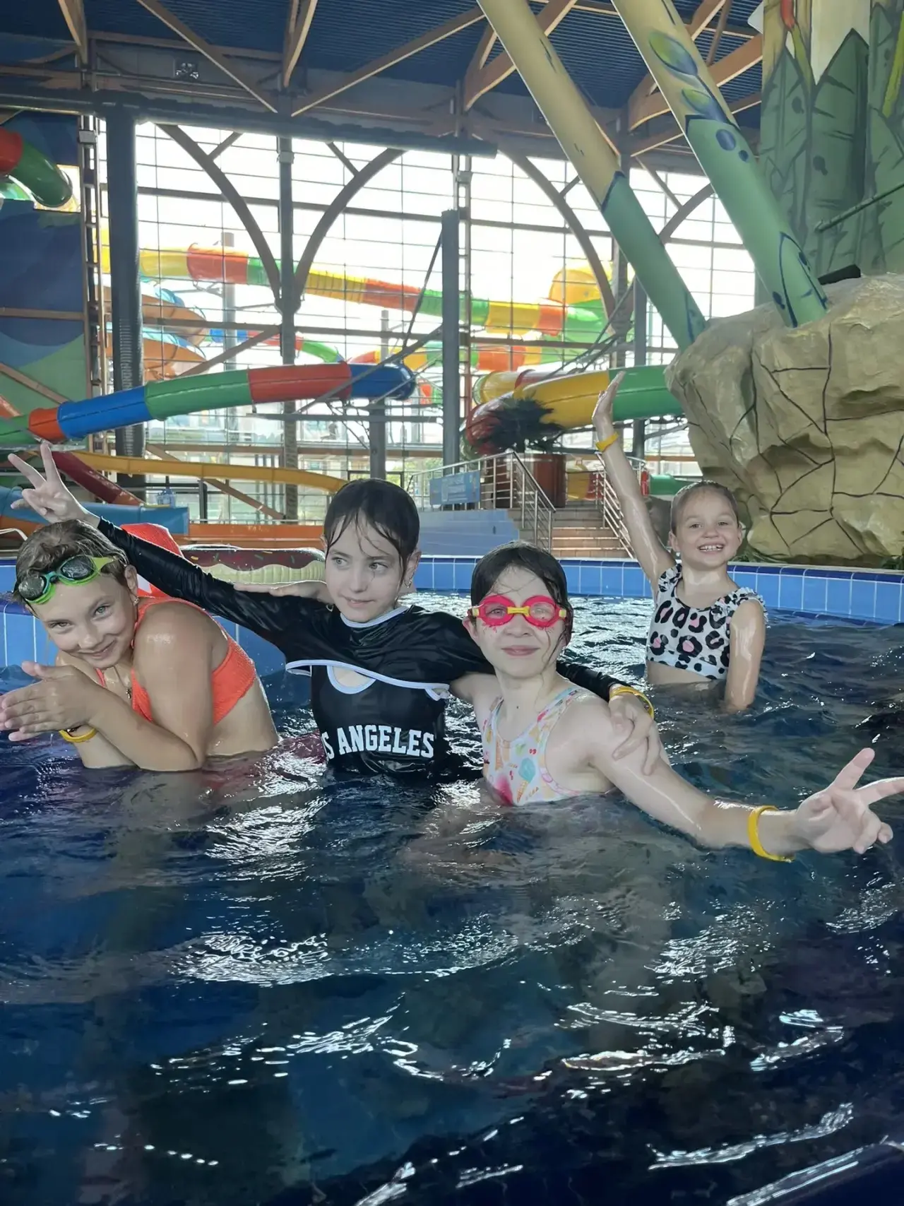 Наше городской летний клуб сегодня был в аквапарке 💦