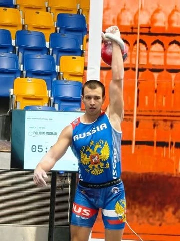 🏆 Золото чемпионата мира: новоалтайский гиревик Михаил Полибин покорил Нью-Дели!