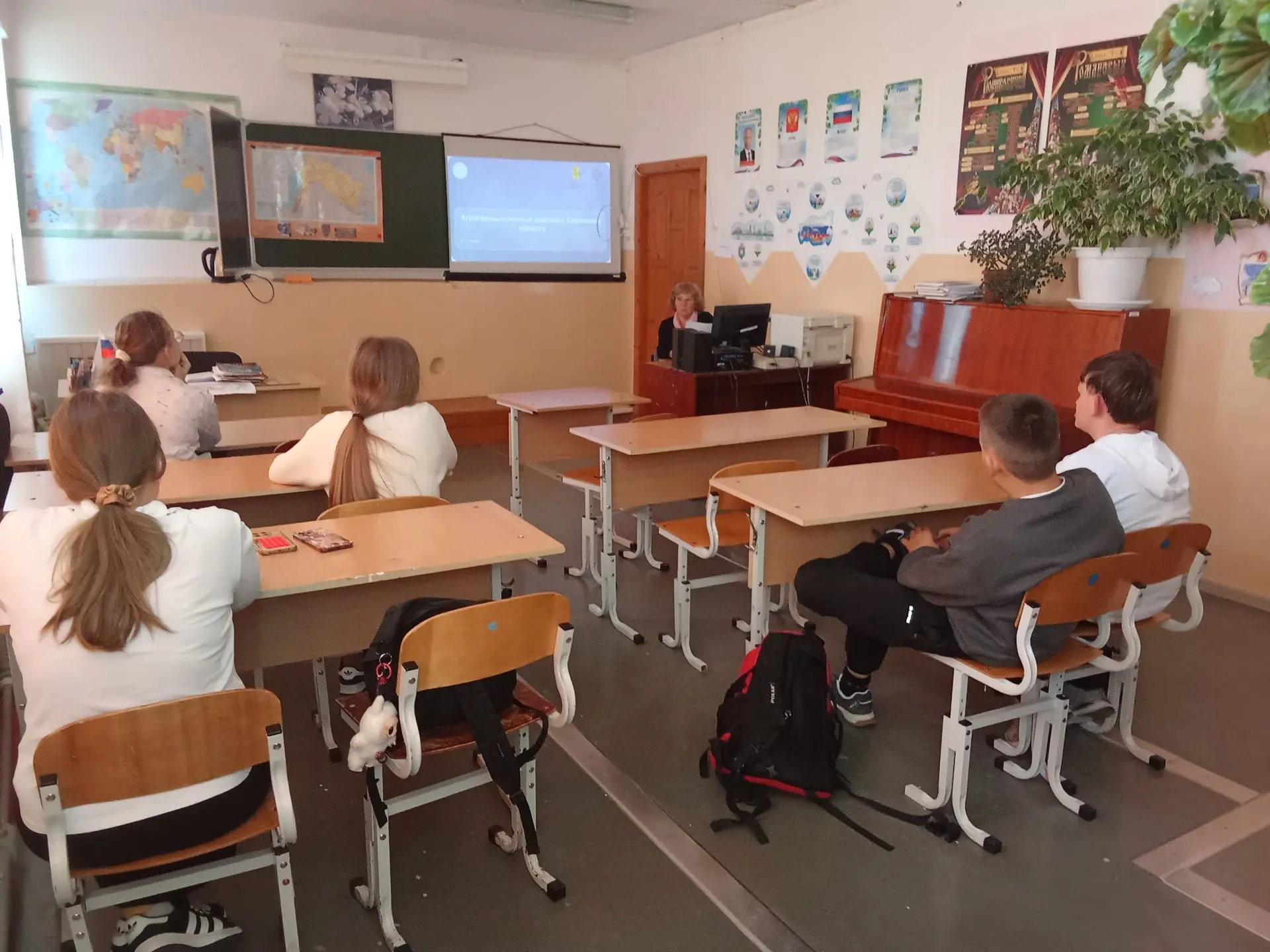 В МКОУ ООШ с. Медяны прошло занятие «Россия — мои горизонты», посвящённое агропромышлен...