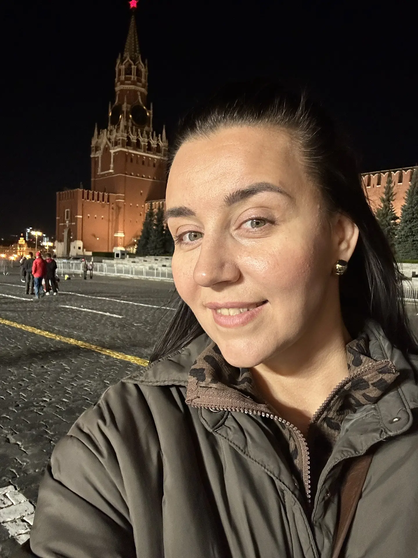 Приехала в МСК фото без фильтров ❤️ и макияжа. Здесь теплые встречи, долгие прогулки и ...