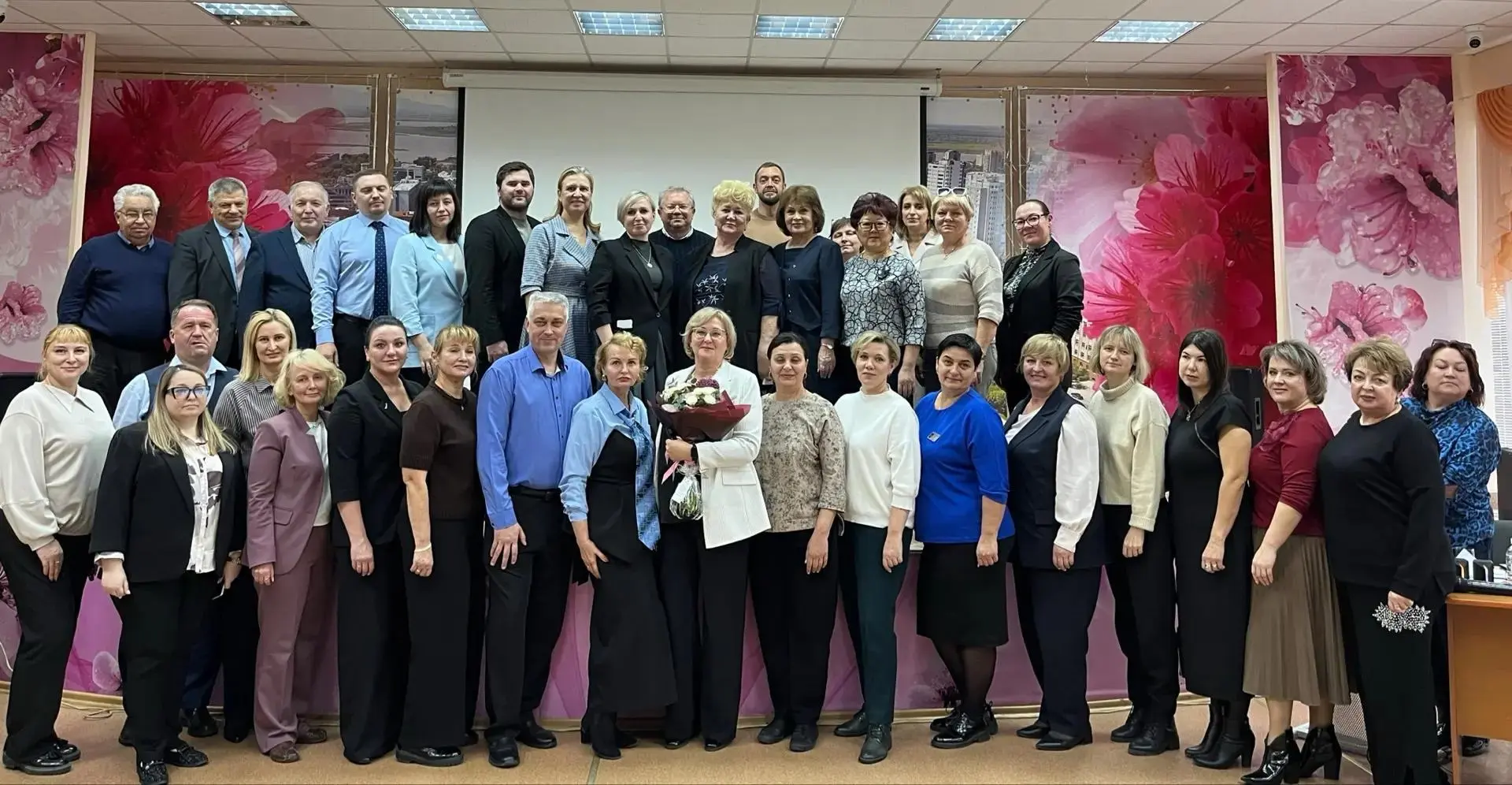 А вы знали, что директора школ тоже садятся за парты? 📚