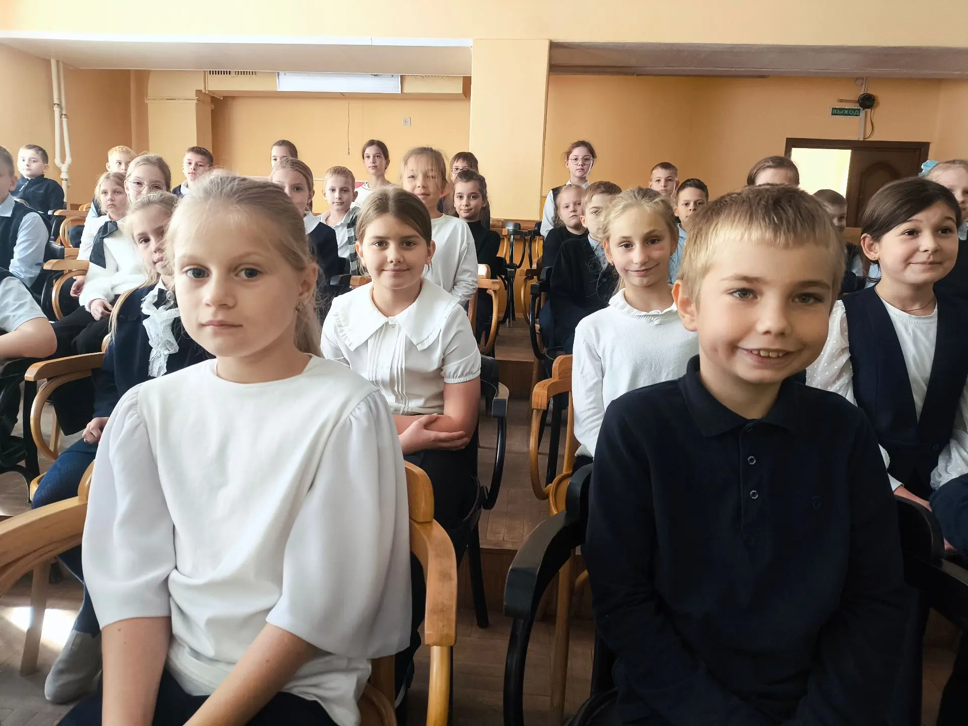 В нашу прогимназию пришли долгожданные гости — артисты Воронежской филармонии!
