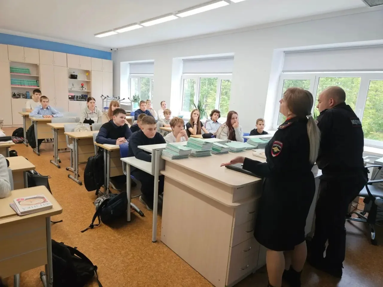 🛡️ Безопасность — это важно! Полиция провела уроки для семиклассников в Гусеве