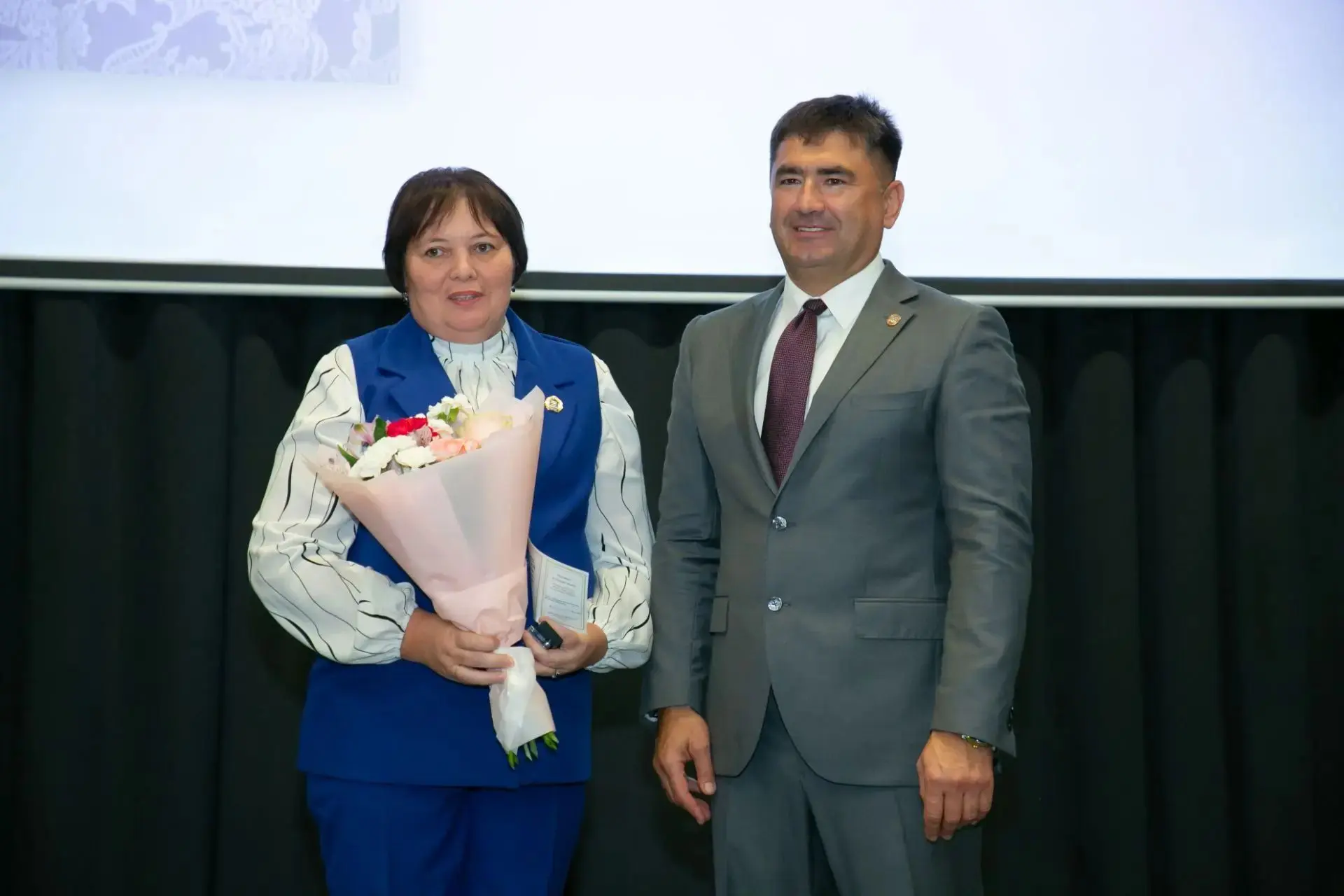 На торжественном мероприятии, приуроченном к празднованию Дня учителя, за заслуги в сфе...