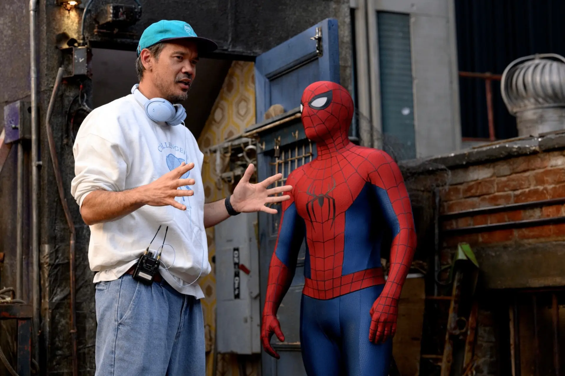 Дестин Даниел Креттон подписал трёхлетний общий контракт с Sony Pictures
