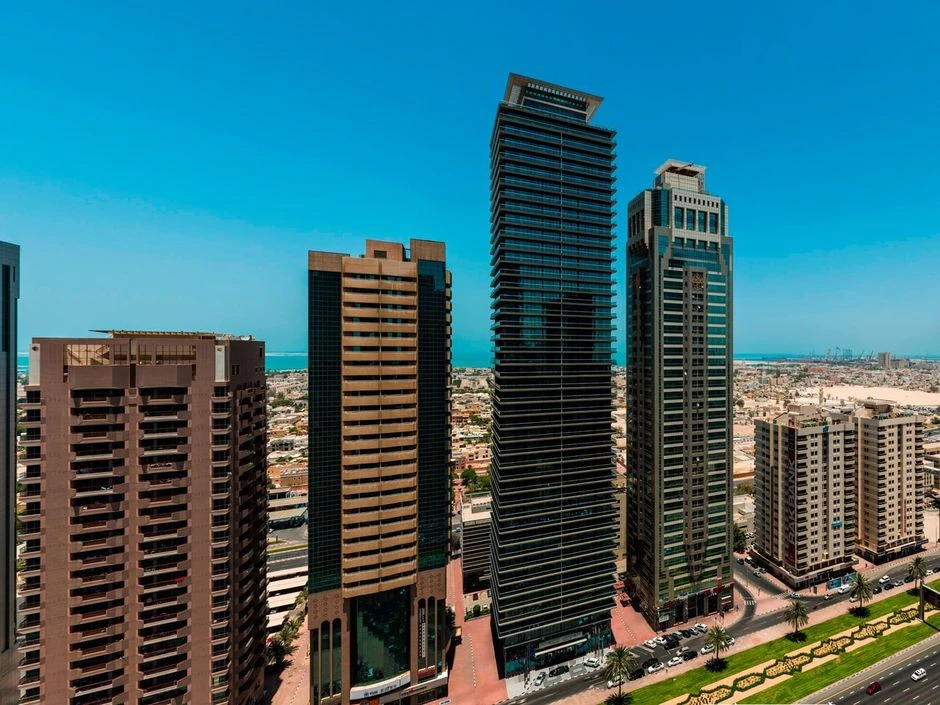 Отель Four Points by Sheraton Sheikh Zayed Road 4 звезды расположен в Дубае, в районе Б...