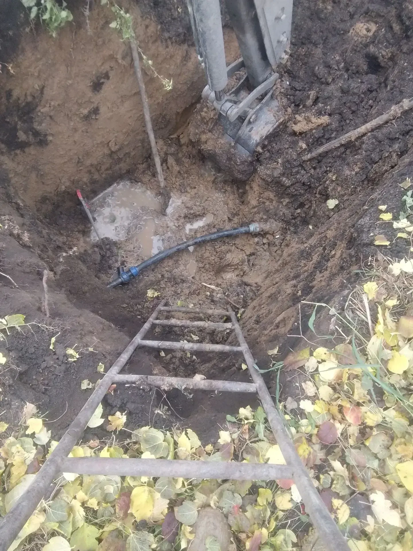 Устранение порыва на водоводе ХВС п.ст.Арлюк ул.Шоссейная.