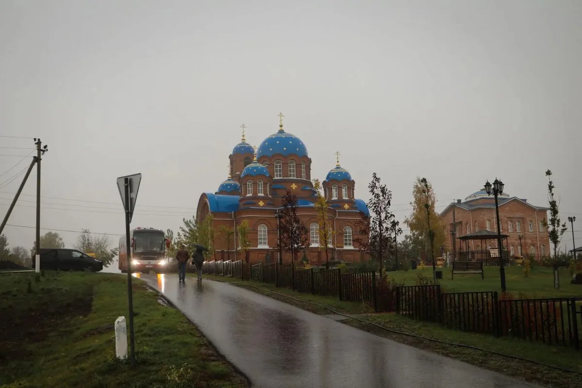 В Курской области отремонтировали дорогу к храму Покрова Пресвятой Богородицы