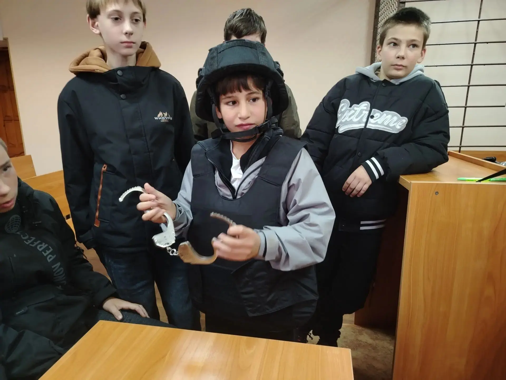 Ученики Юшинской школы побывали в Сычёвском районном суде на уроке профориентации! 🎓🏛️