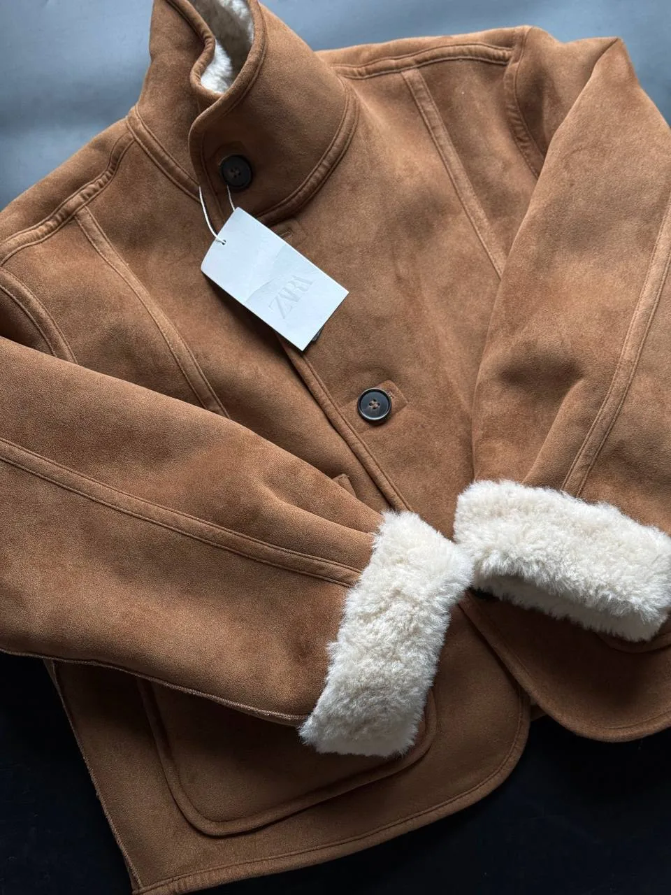 Девочки, появилась ТА САМАЯ двусторонняя дублёнка Zara! 🤎