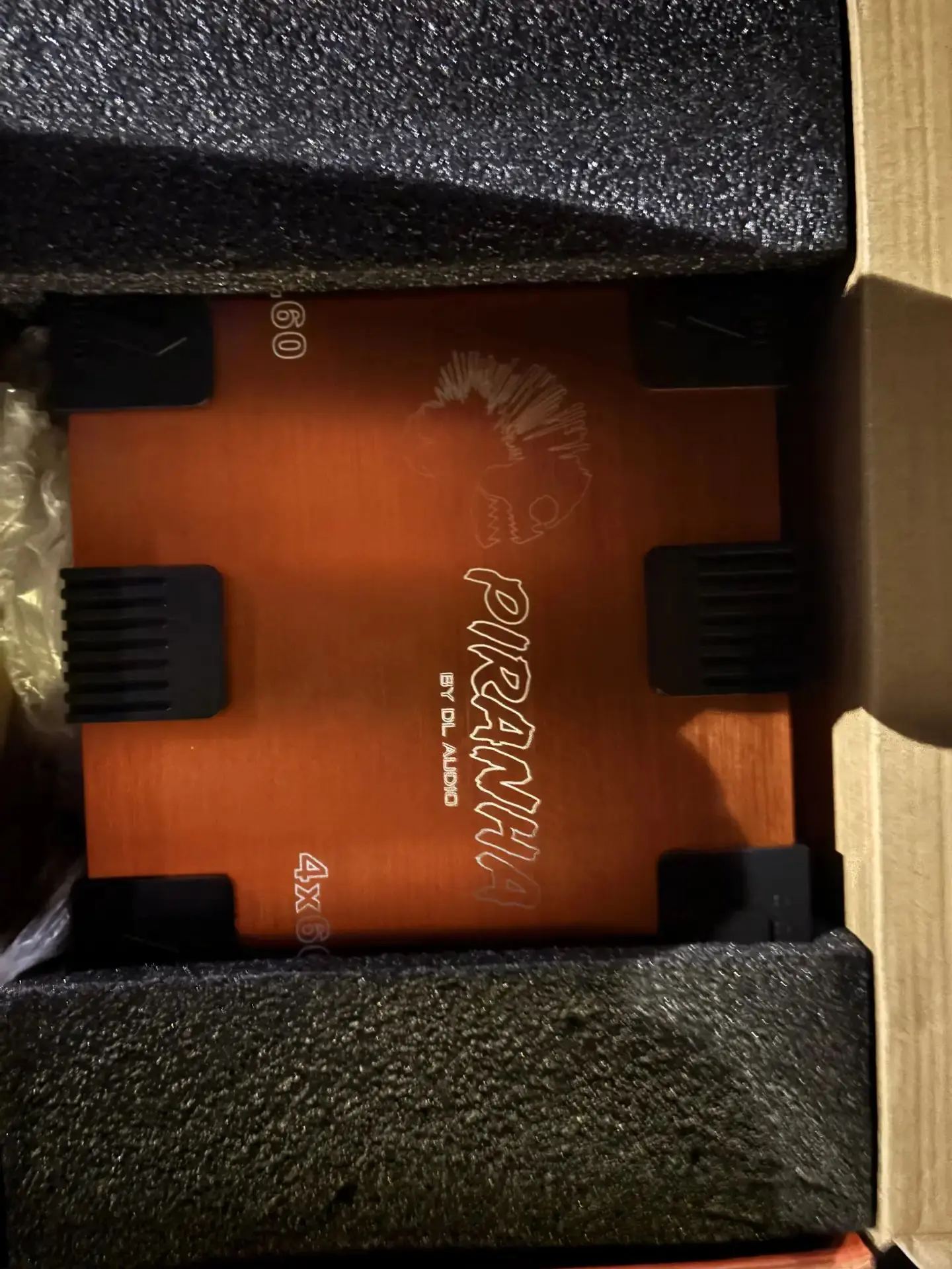 Продам усилитель dl audio paracuda 4-х канальный 400 вт
