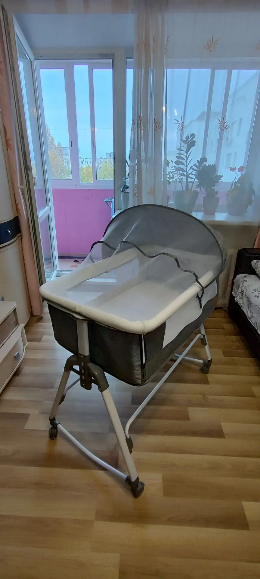 Продам люльку на колесиках. Можно использовать как приставную к кровати. Пользовались 3...