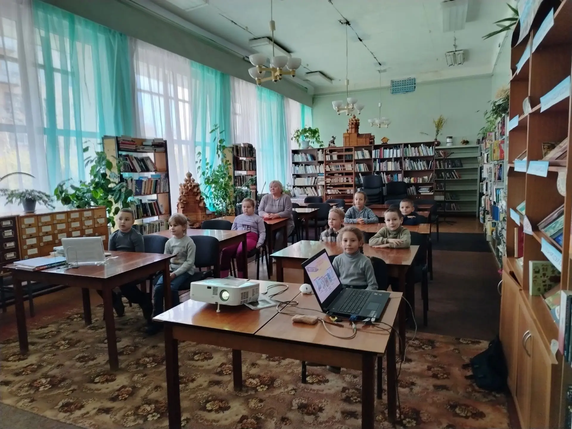 📖 "Испококон века книга растит человека"
