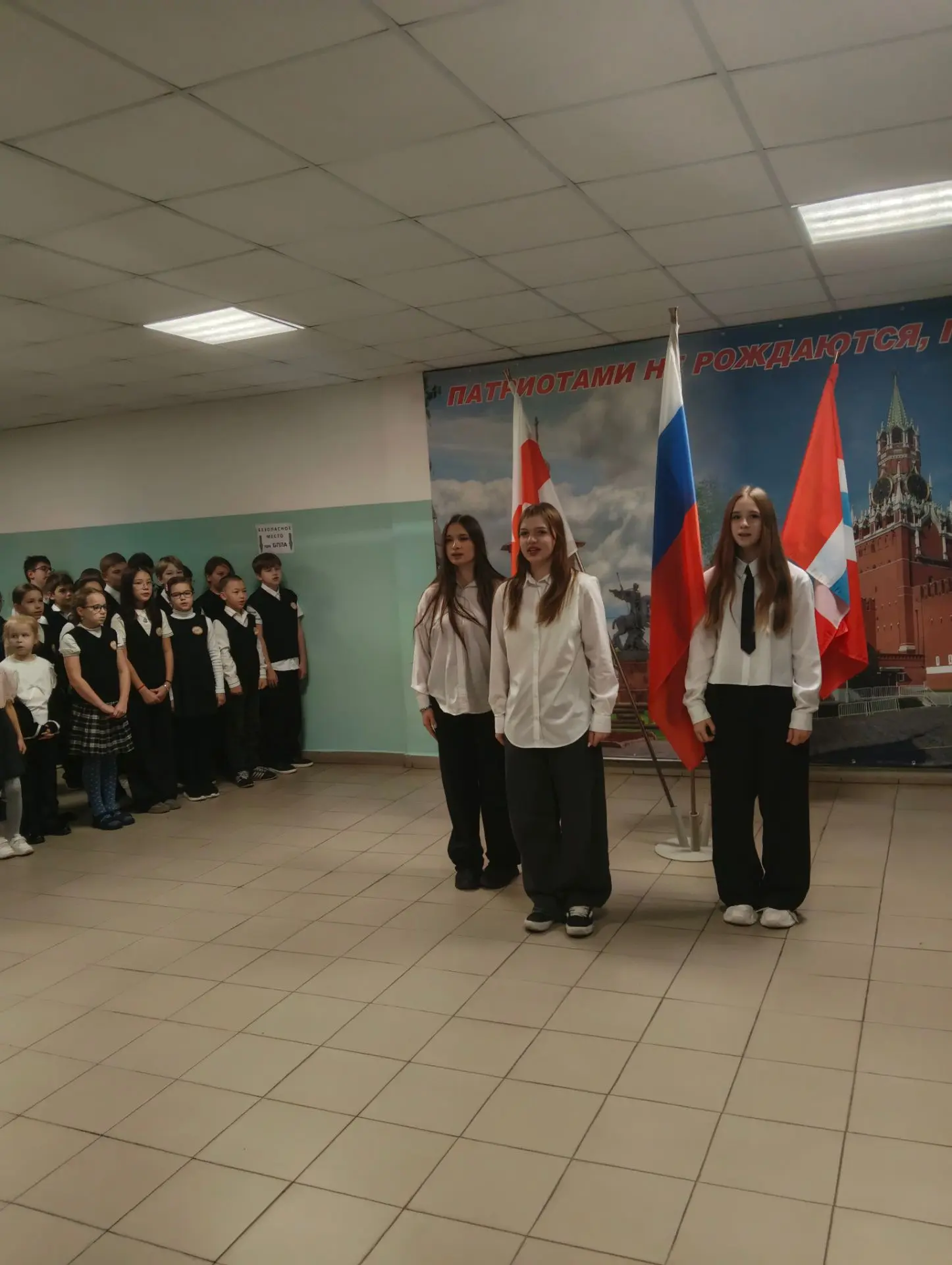 Сегодня, 12 октября, наша школа дала старт новой учебной неделе. Тон этому утру задали ...
