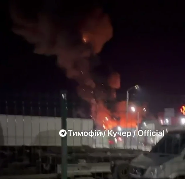 В Днепропетровске полыхает почтовый терминал