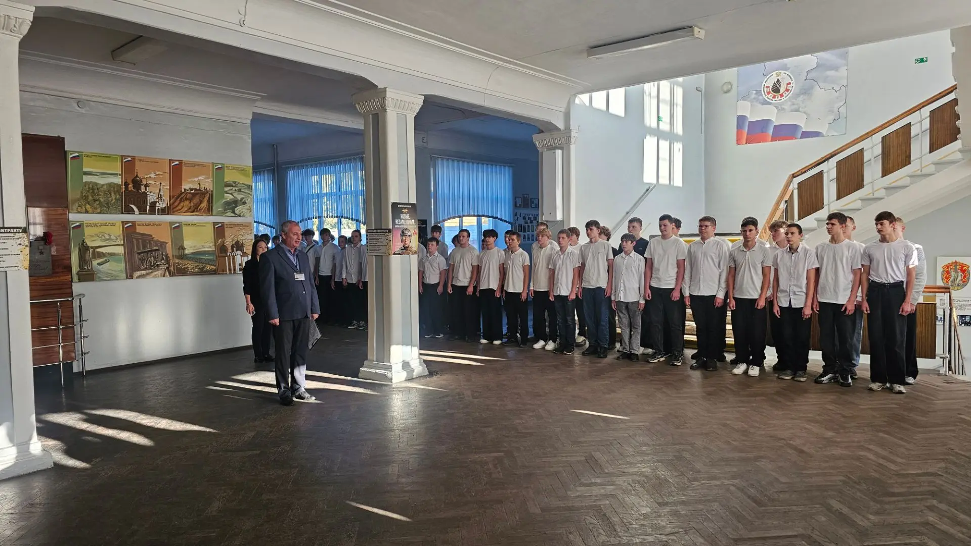 Начало учебной недели в колледже — с особого ритуала! 🇷🇺