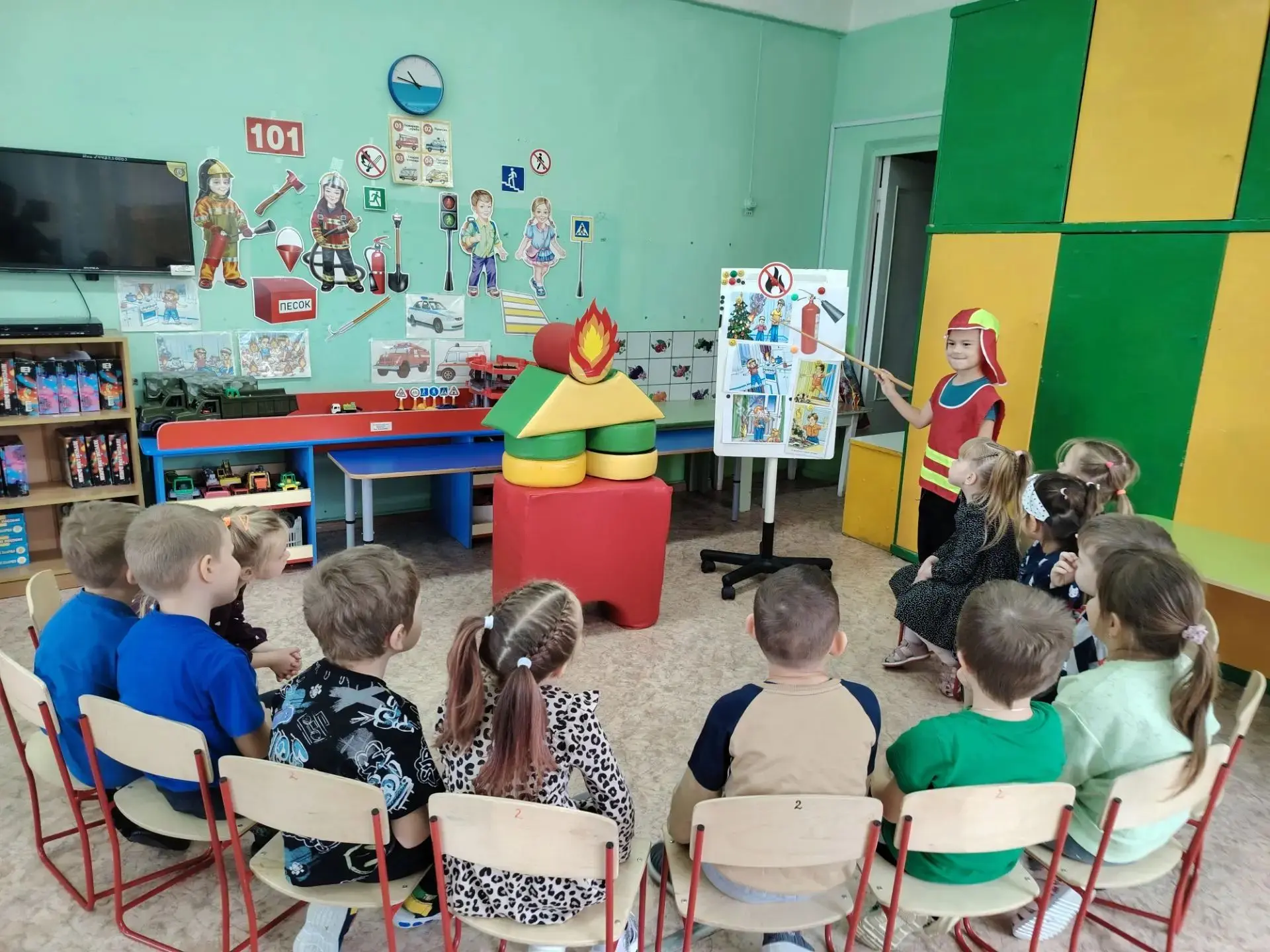 Сегодня ребята старшей группы "А" закрепляли правила пожарной безопасности через сюжетн...