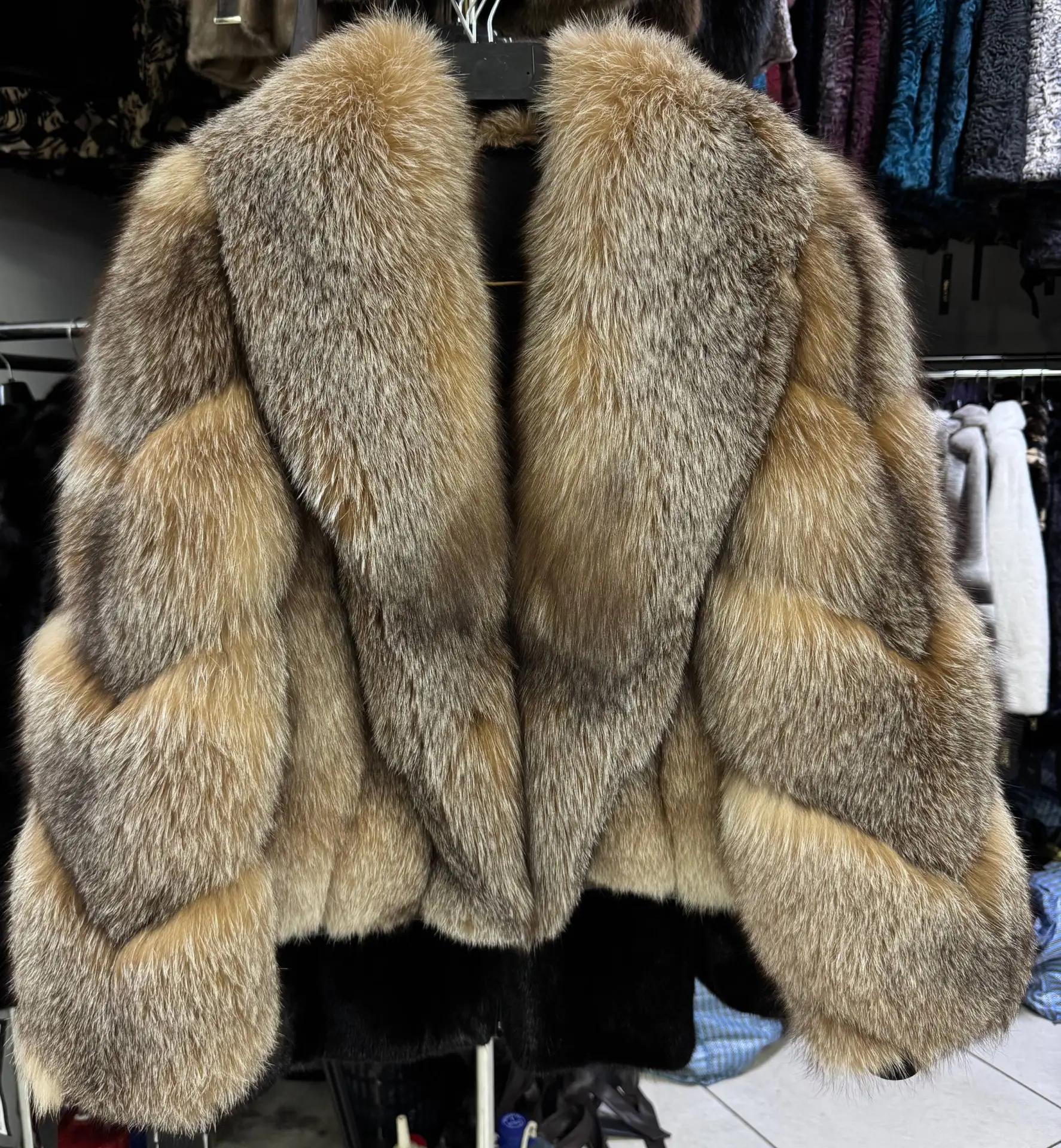 Шубка из натуральной красной лисы, воротник шаль, рукав косичка, длина 60 см