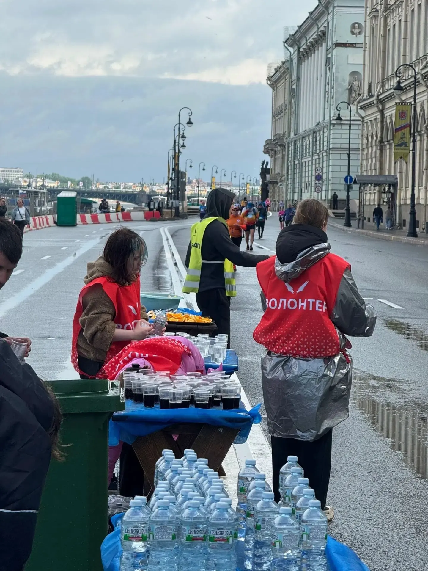 Старшие девочки уже не первый раз выезжают волонтёрами на спортивные мероприятия.