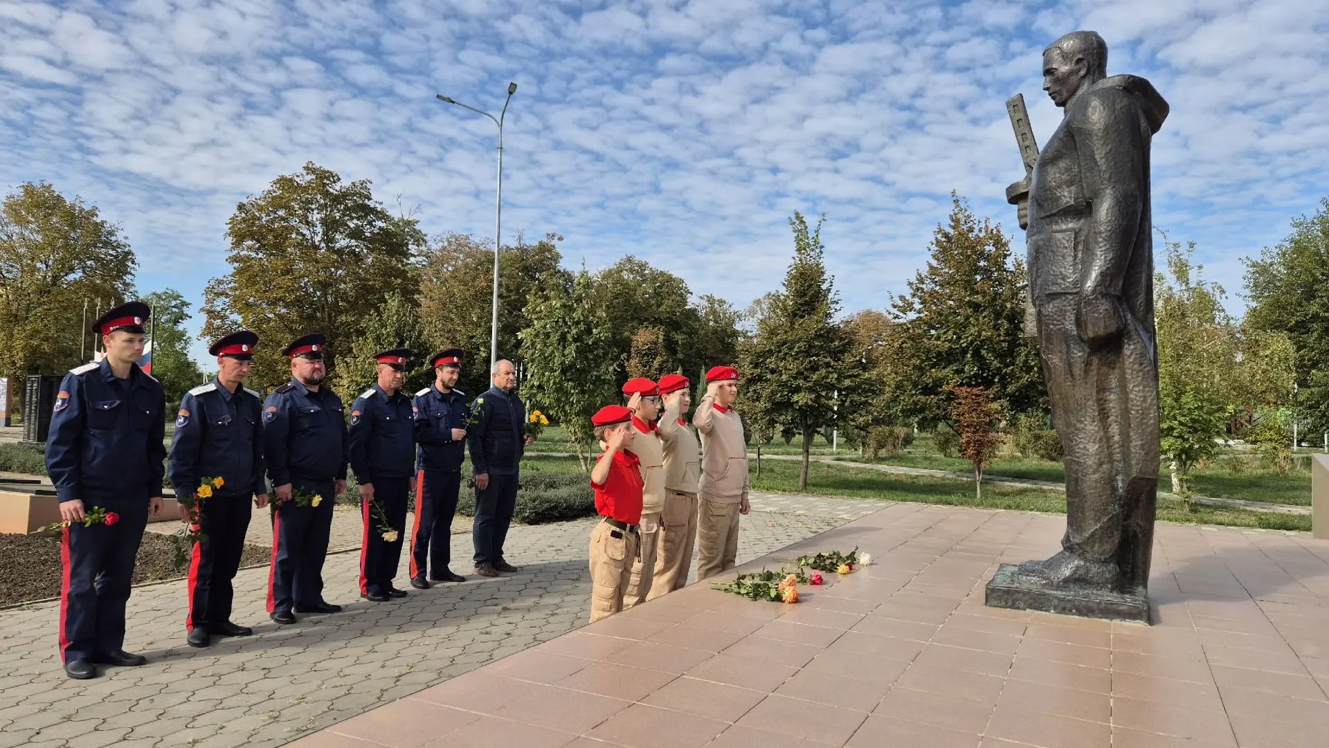 В Егорлыкском районе почтили память героев в День воинской славы... Подробнее читайте н...