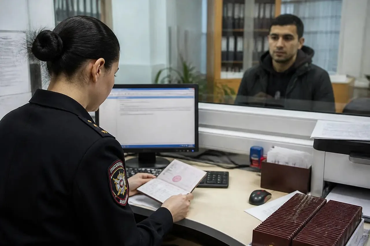 В Югре 72 уроженца ближнего зарубежья лишились гражданства РФ. Причины — неявка в военк...