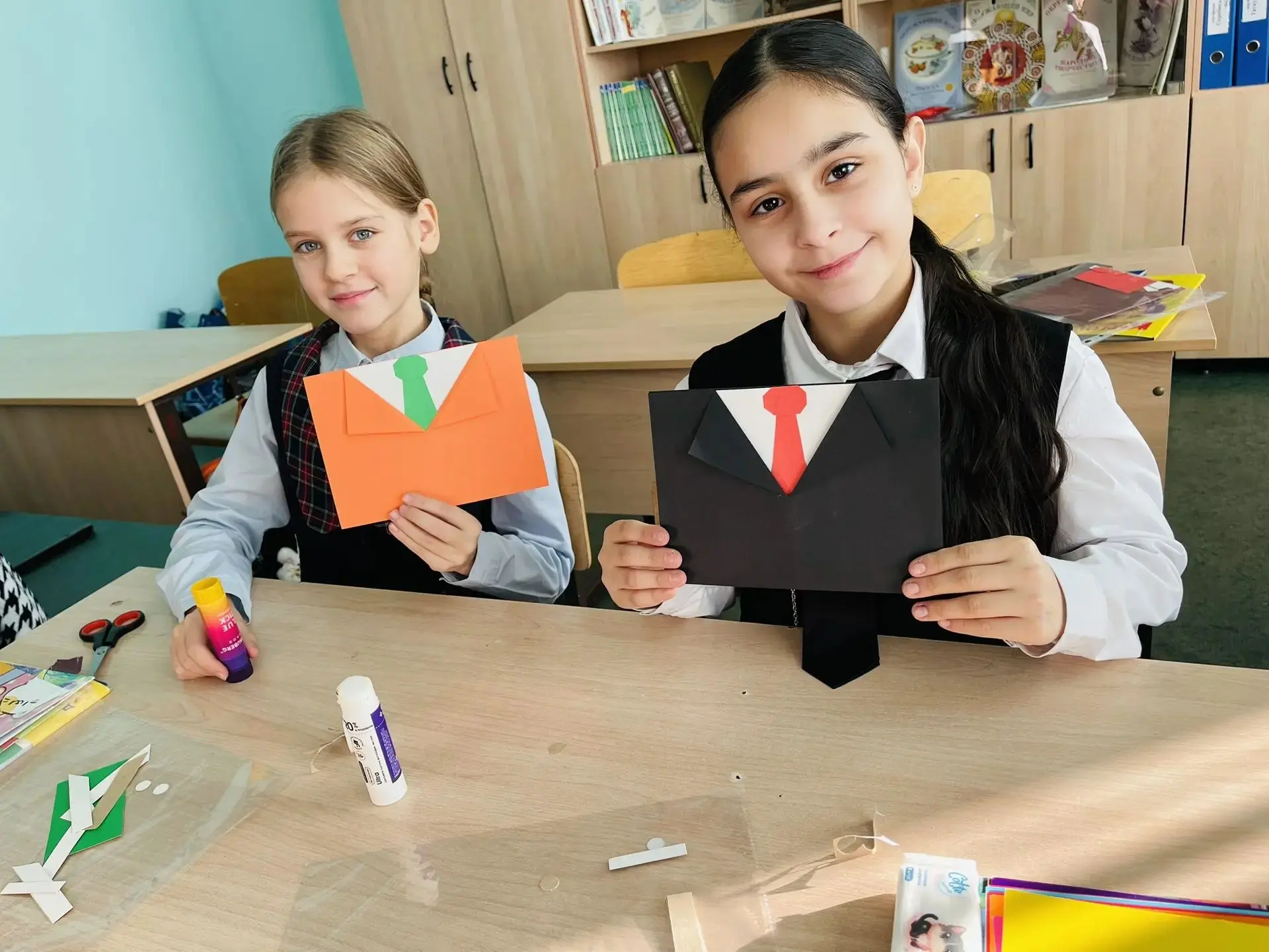 «День отца — отличный повод сказать "спасибо" самым близким! В 4 "В" классе прошел твор...