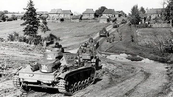 Радиоблицкриг 1940: Почему Франция так быстро пала и при чём тут ИИ