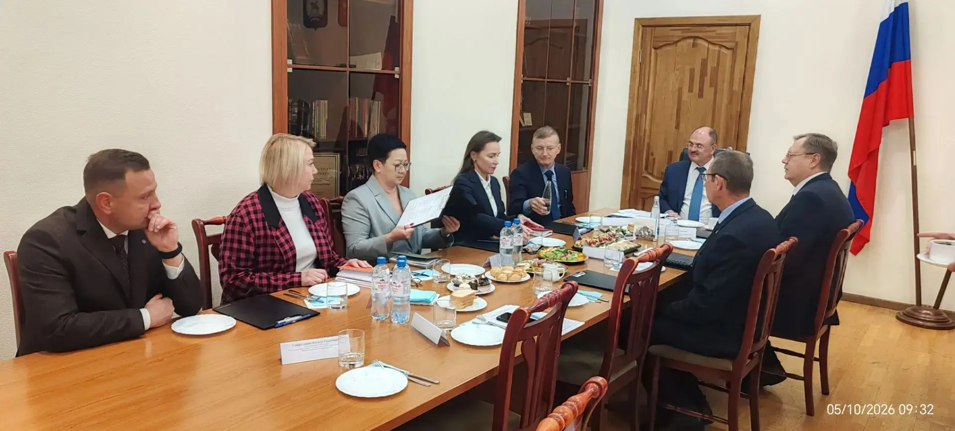 Утро понедельника начал с посещения Государственного комитета Республики Башкортостан п...