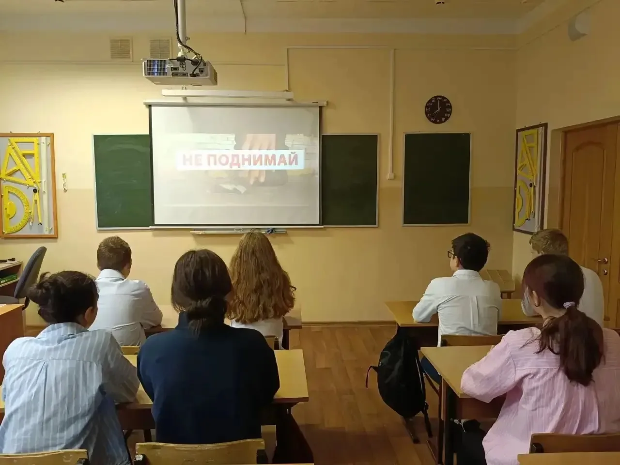 В МОУ «Первомайская СОШ» для учащихся 8-х классов были организованы показы тематических...