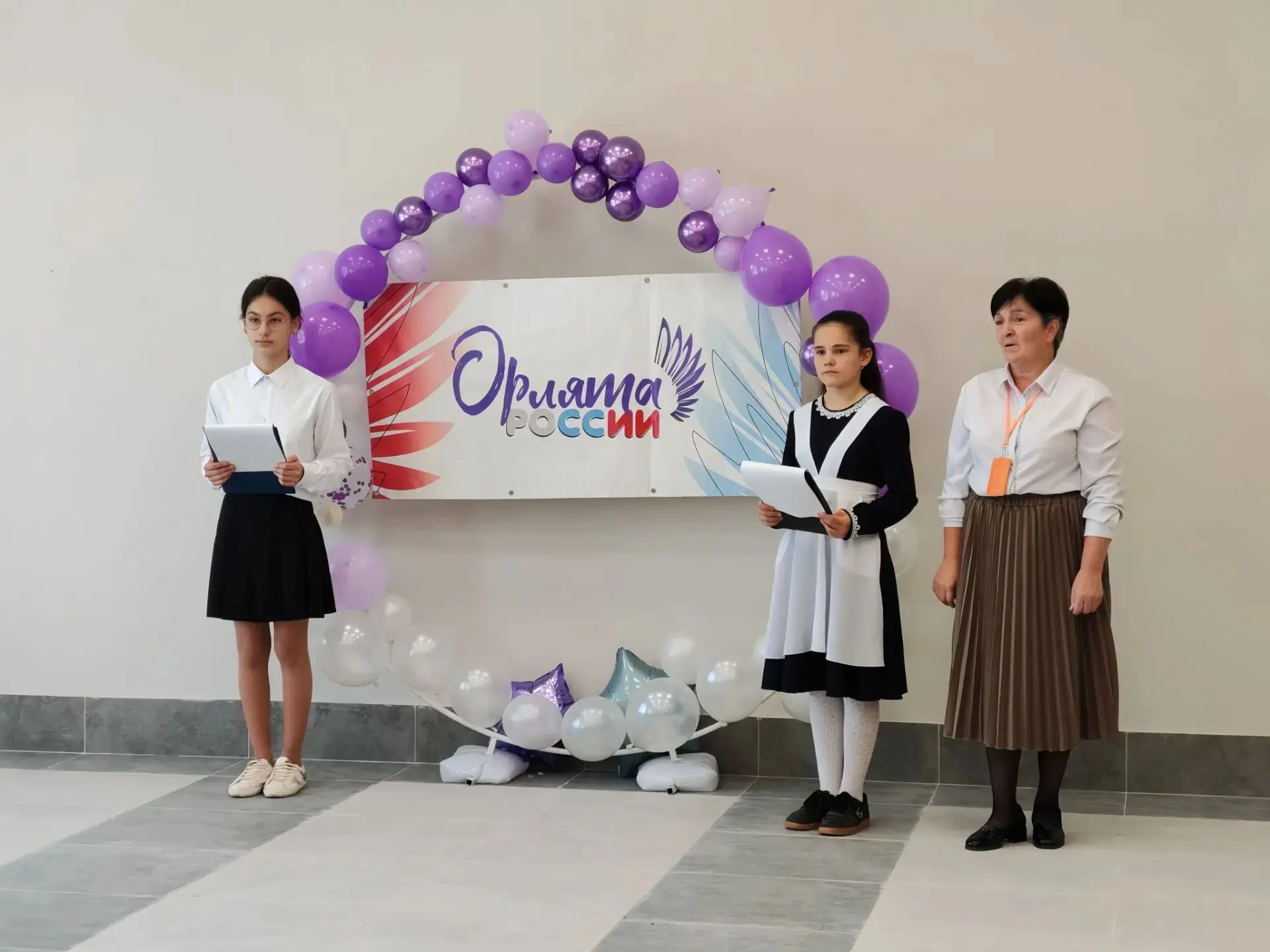 В нашей школе прошло торжественное событие - мы приняли в ряды "Орлята России" учеников...