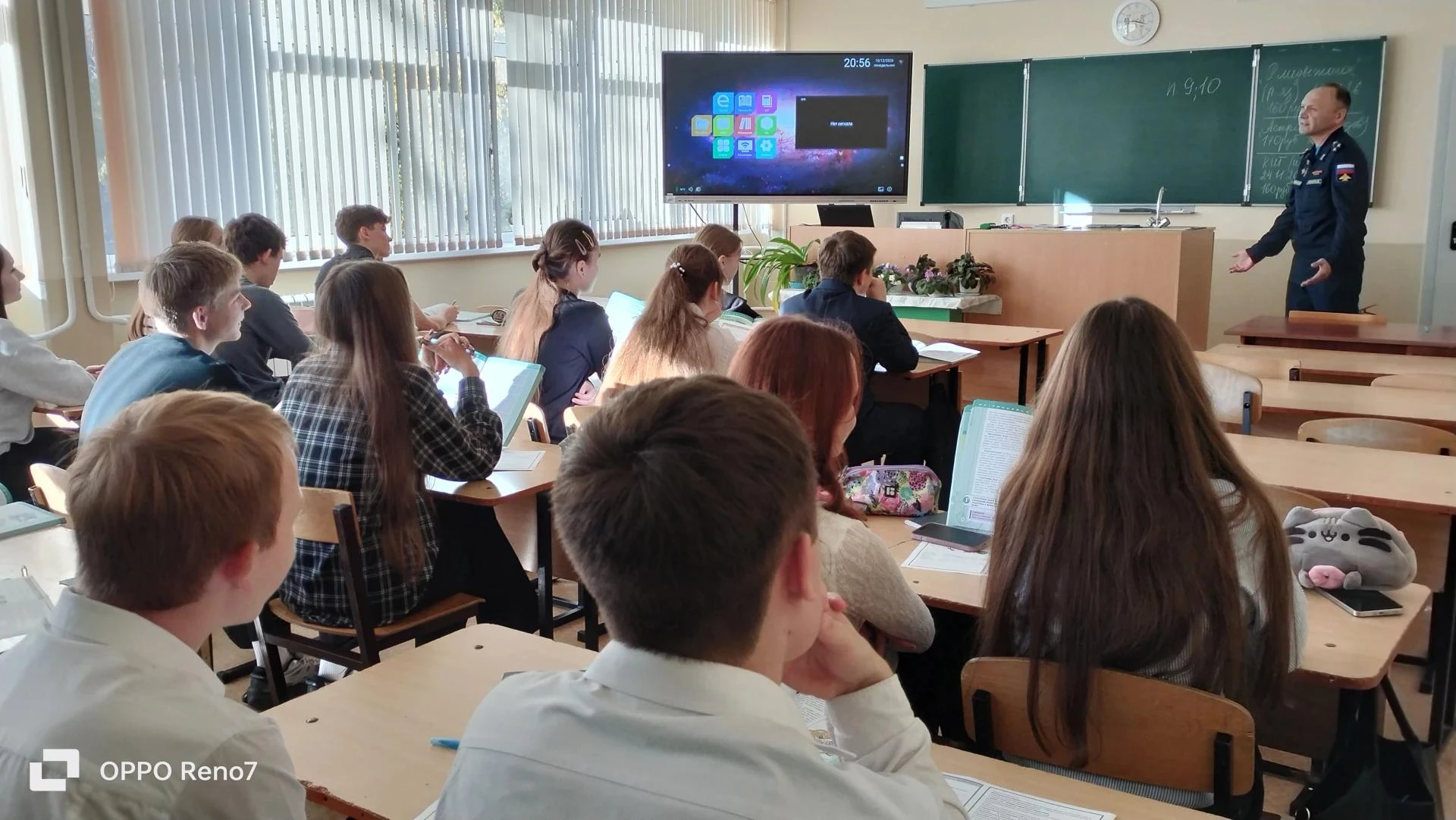 Как помочь старшеклассникам определиться с будущим? Один из лучших способов — живой диа...