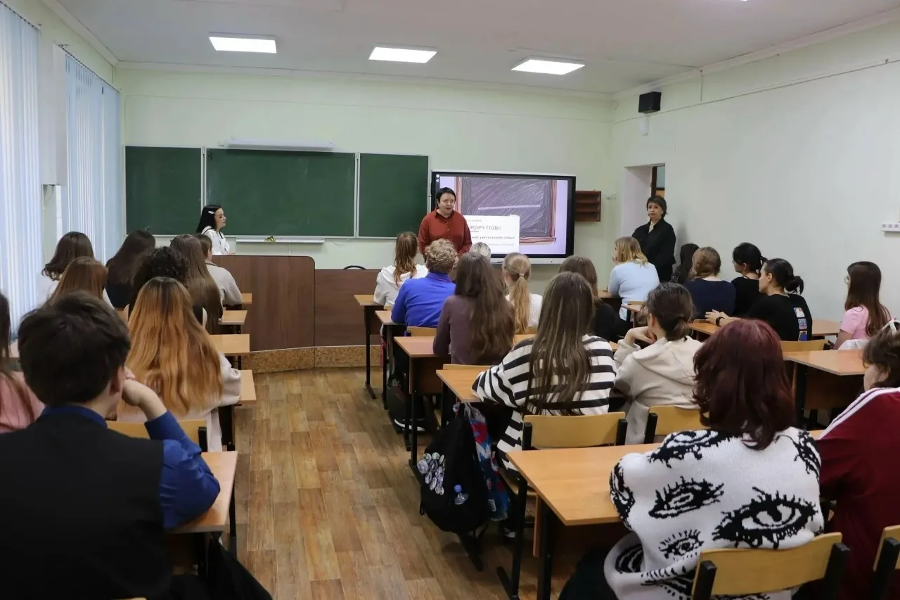 📚 Чернские студенты встретились с представителями педагогической династии​