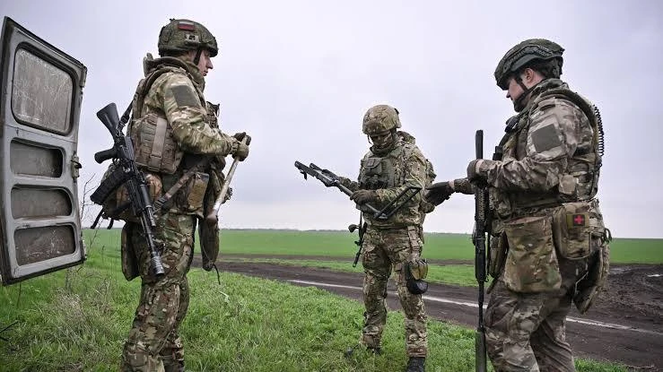 "ВС РФ ведут наступление на Славянск и Краматорск", – сообщил командующий Южной группир...