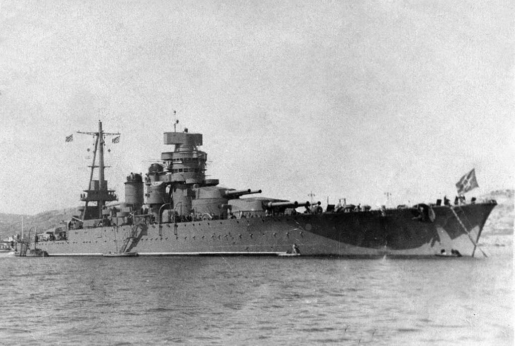 29 октября 1955 в результате подводного взрыва затонул на севастопольском рейде флагман...