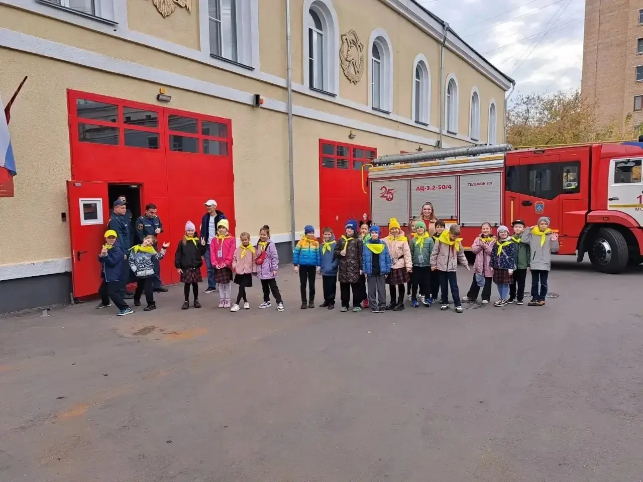 «Пожарный — профессия смелых»: как 2 «Г» провел день в пожарной части