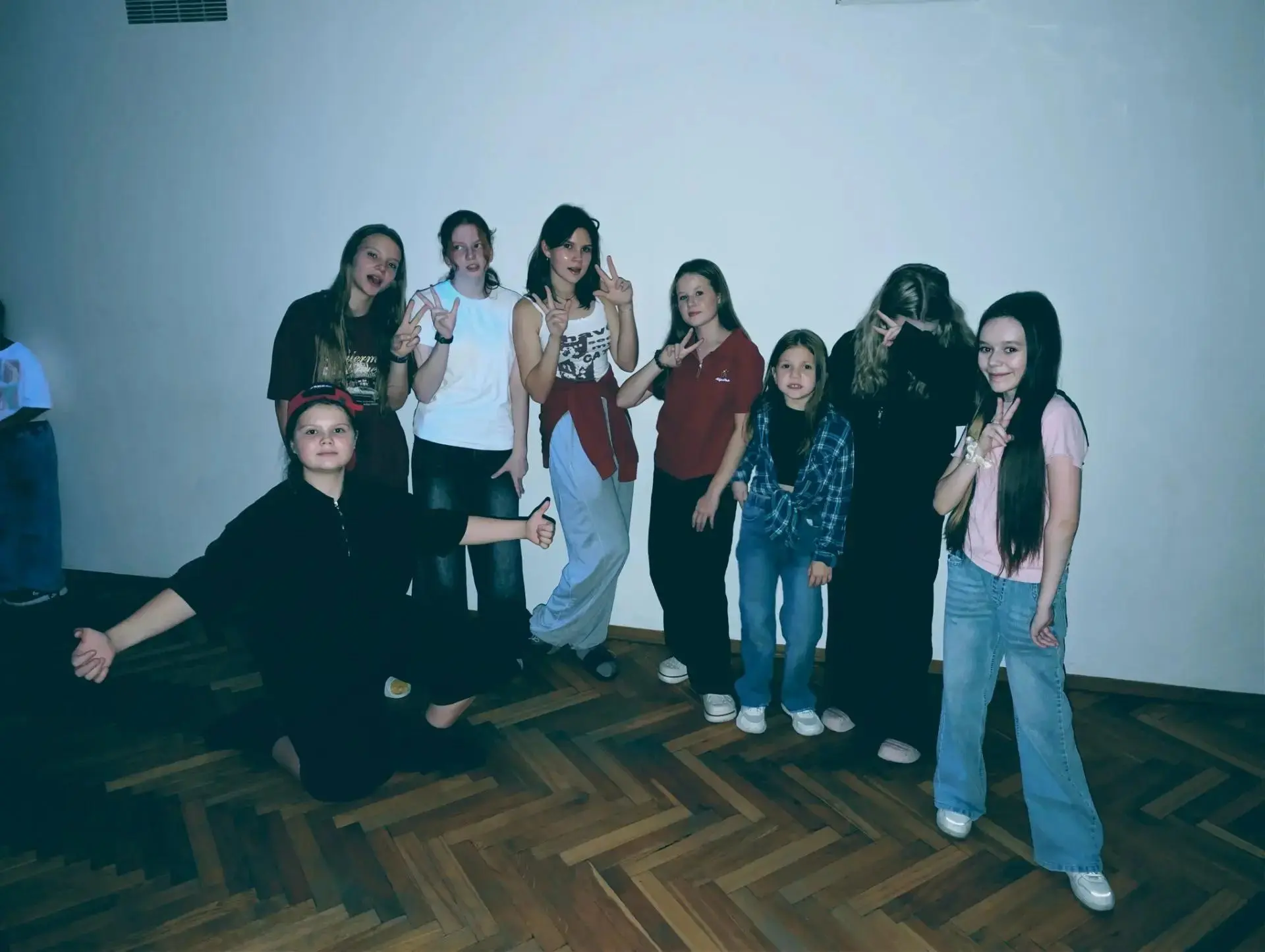 Танцуют все! Ну или почти все — сначала 😉💃