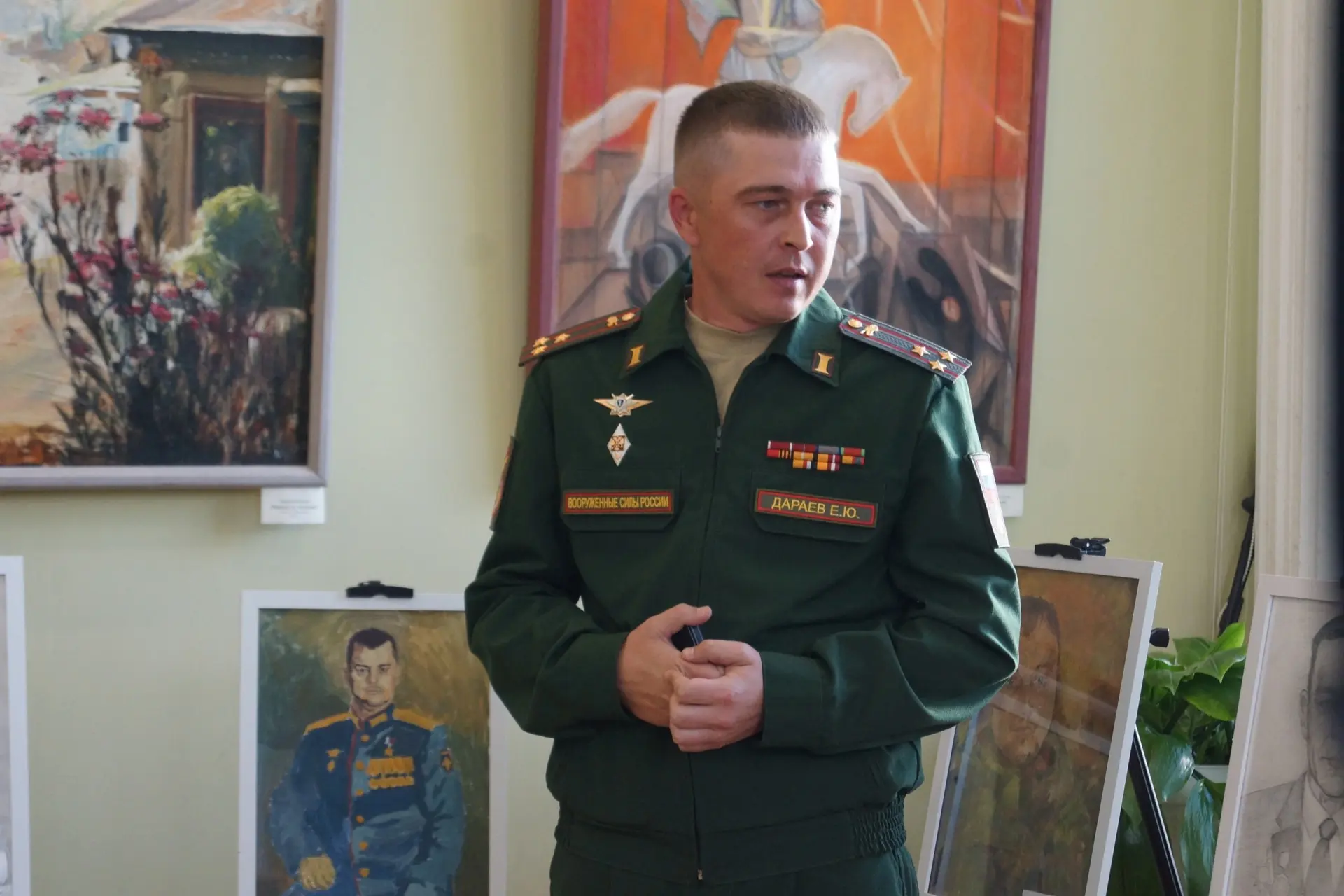 🖼️ «Портреты Победы: связь поколений» — приглашаем в выставочный зал «Колорит»!