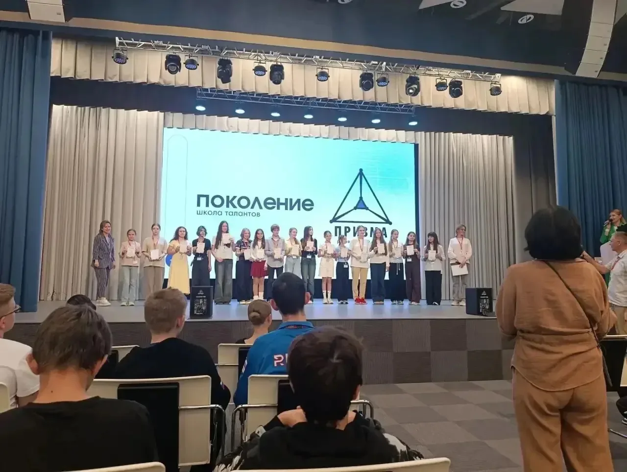 🎨 Ученица из Васюринской прошла отбор на программу центра «Призма»