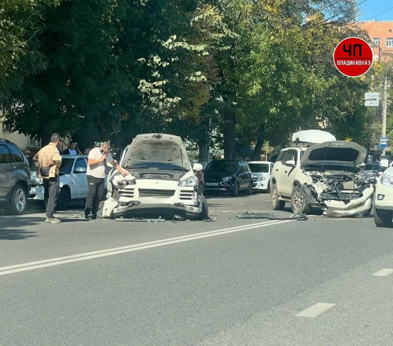 🚨 ДТП с участием трех легковых автомобилей произошло на улице Ватутина во Владикавказе.