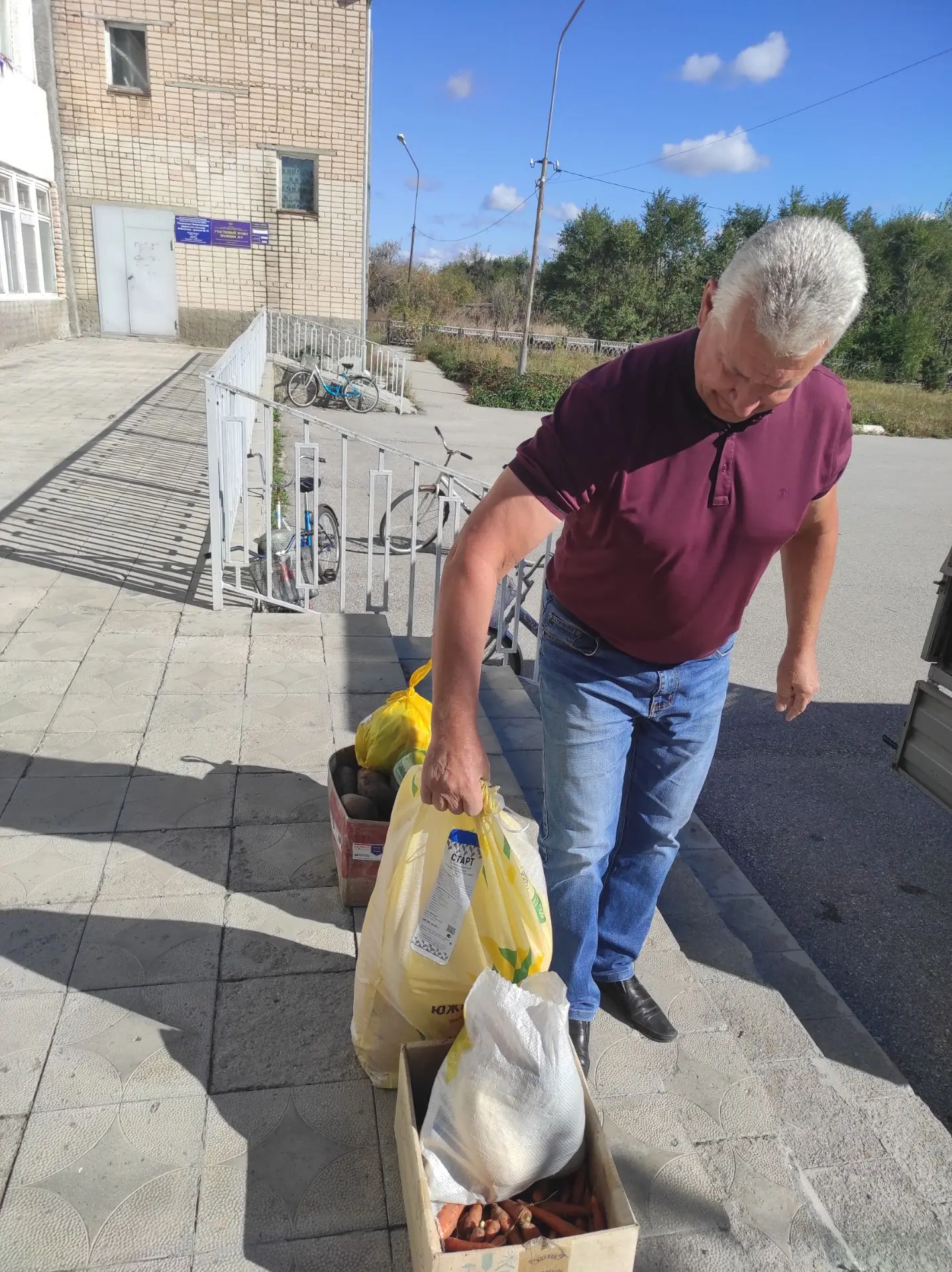 В ДК п. Новопокровка поступила очередная партия овощей для СВО, от жителей Варненского ...